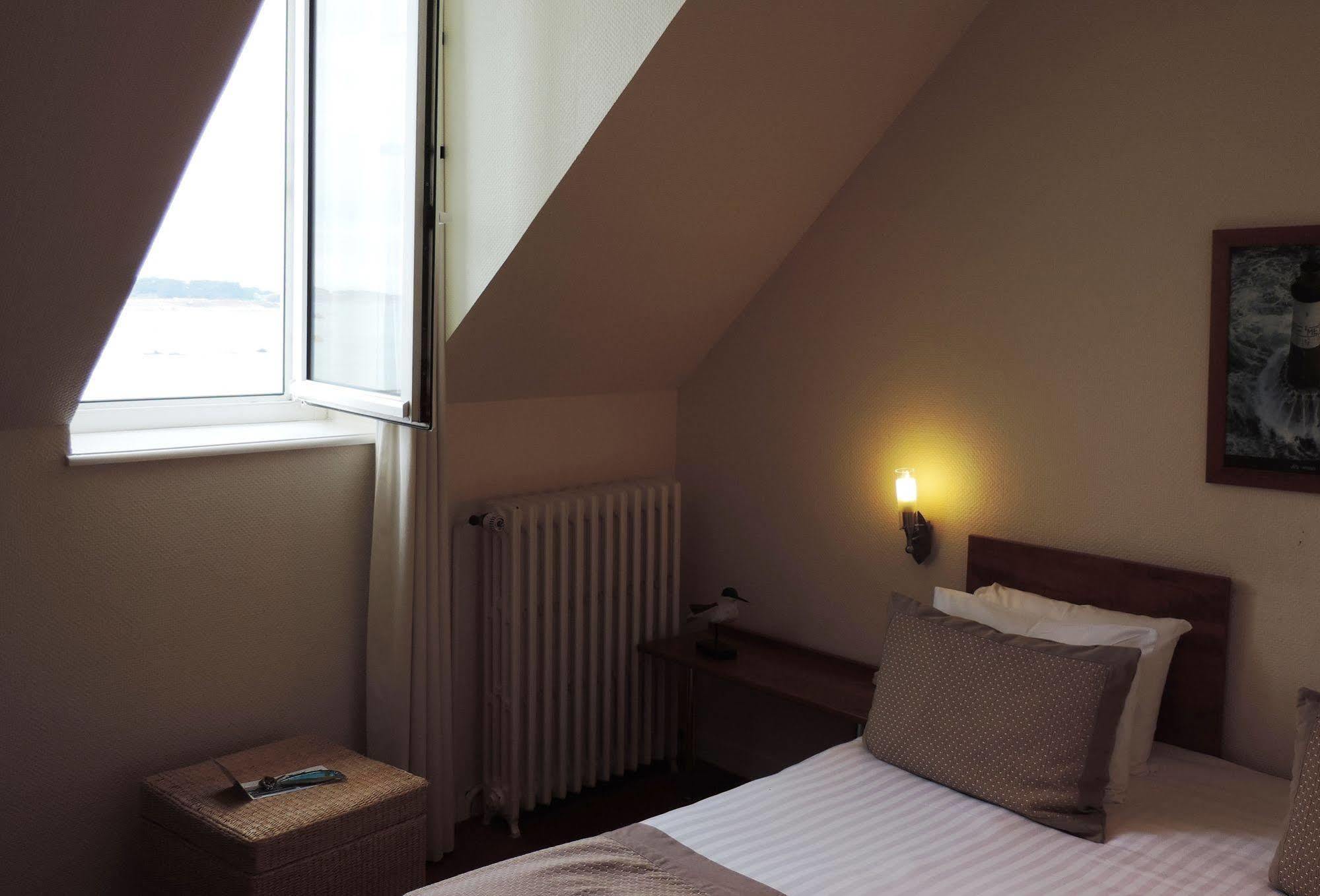 Hotel Aux Tamaris - Vue Mer Roscoff Εξωτερικό φωτογραφία