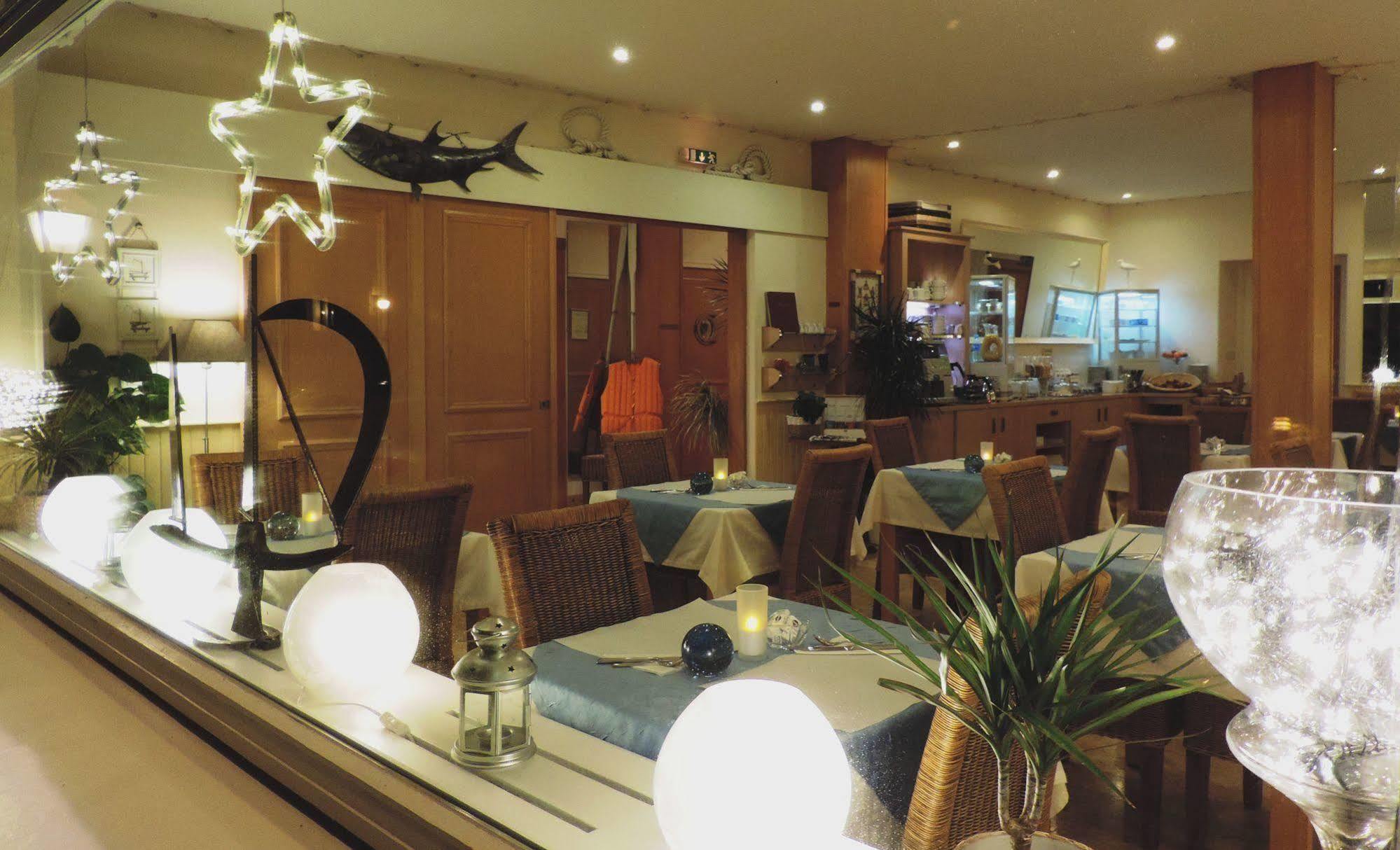 Hotel Aux Tamaris - Vue Mer Roscoff Εξωτερικό φωτογραφία
